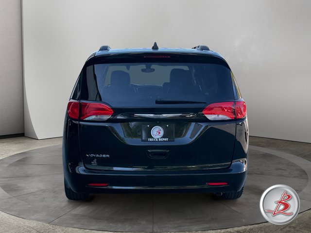 Used 2021 Chrysler Voyager Lxi FWD image 6