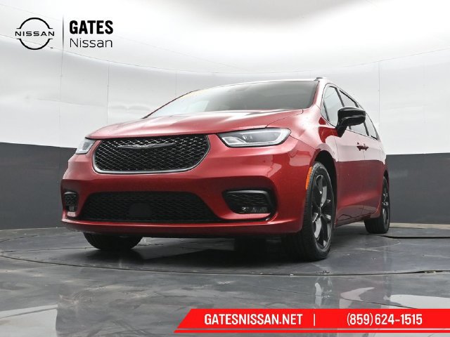 Used 2025 Chrysler Pacifica Limited FWD image 46