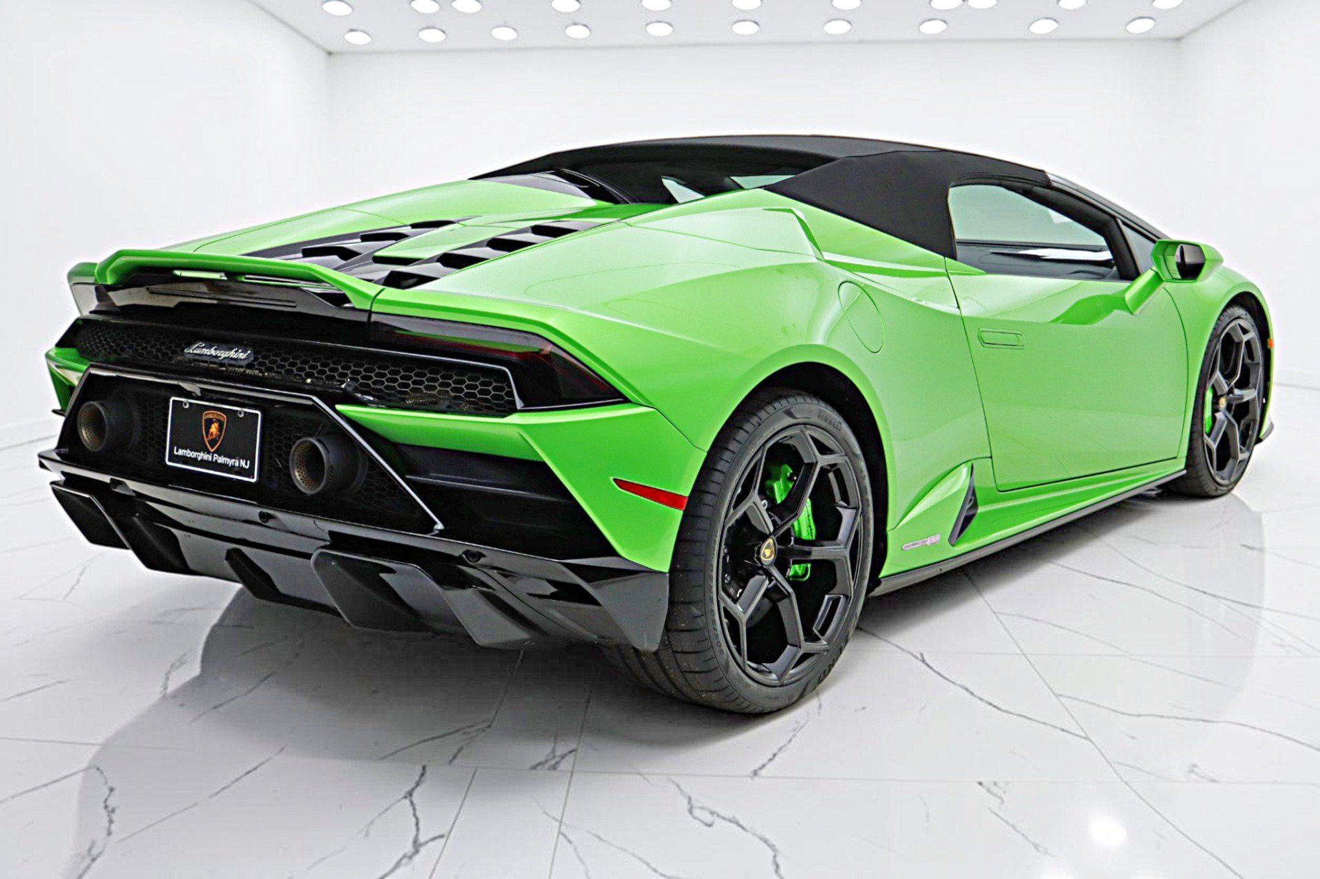 Used 2023 Lamborghini Huracan EVO RWD image 28