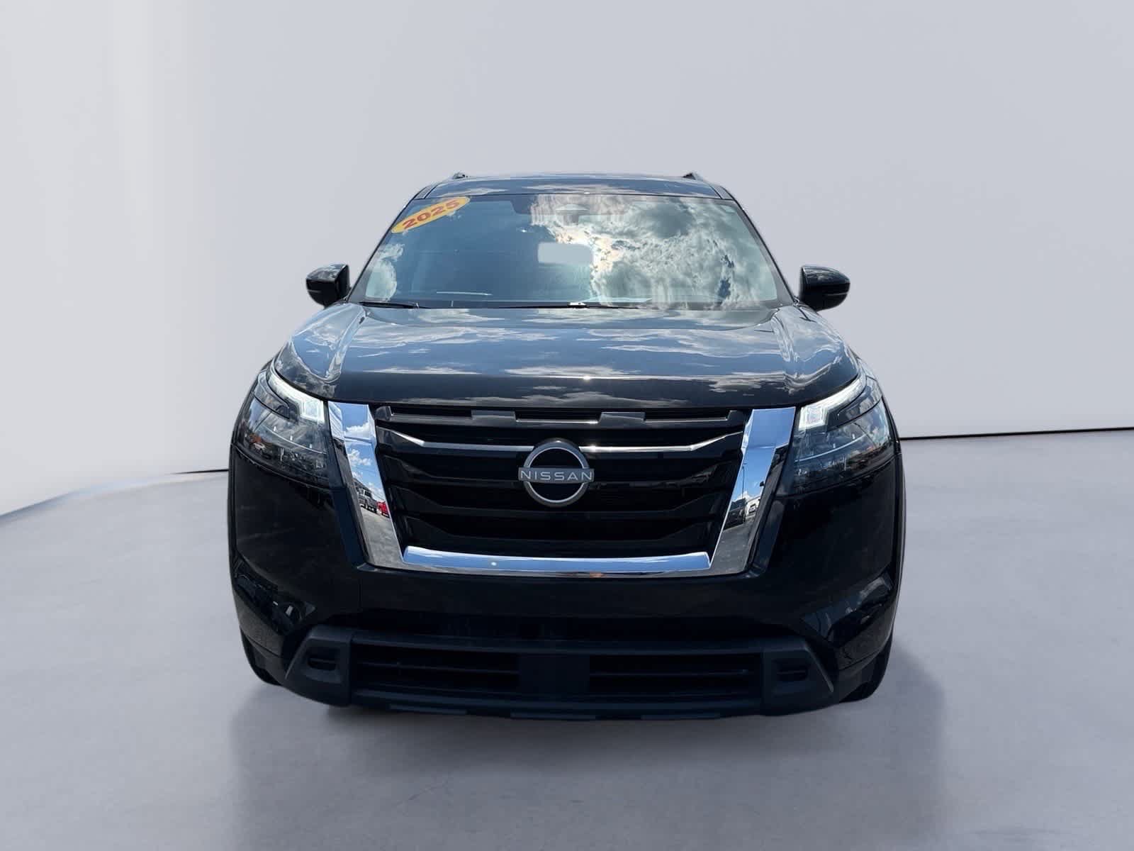 Used 2025 Nissan Pathfinder SV AWD/4WD image 8