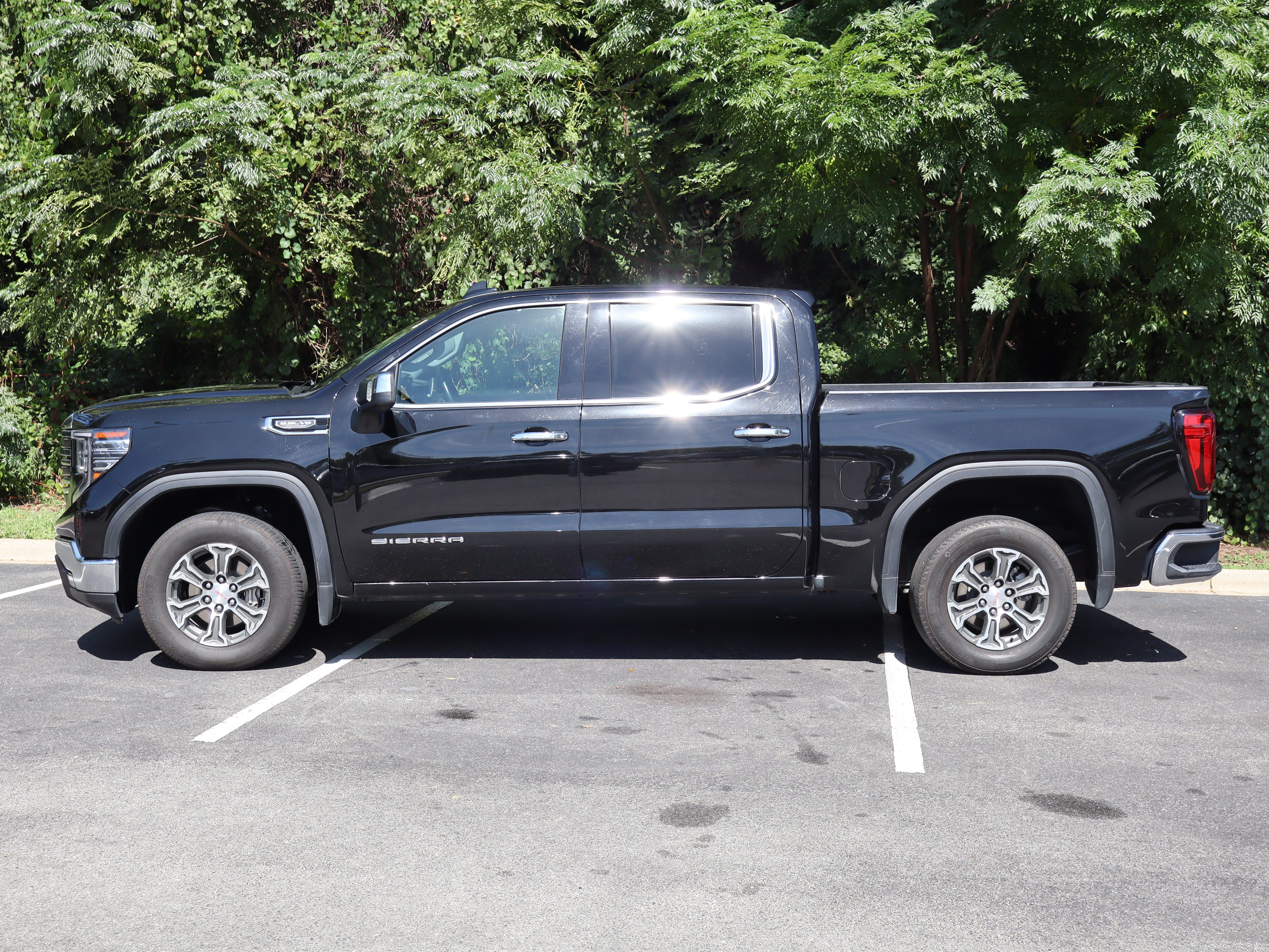 Used 2025 GMC Sierra 1500 SLT RWD image 6