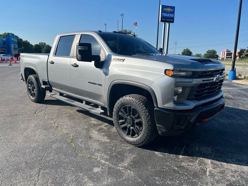 Used 2025 Chevrolet Silverado 2500 Custom w/ Custom Value Package AWD/4WD image 2