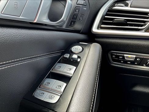 Used 2021 BMW X7 xDrive40i w/ M Sport Package AWD/4WD image 16