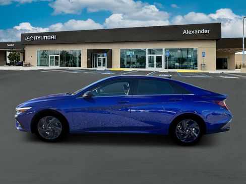 New 2026 Hyundai Elantra SEL Sport Premium FWD image 3