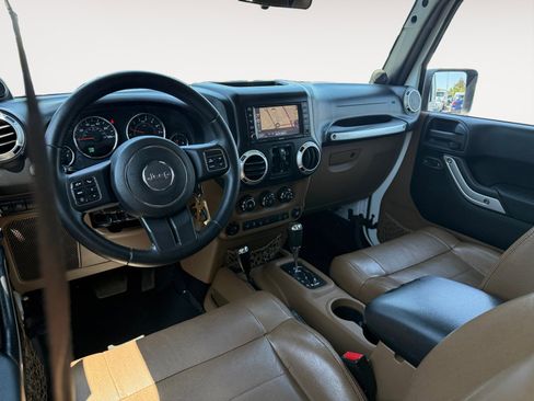Used 2012 Jeep Wrangler Unlimited Rubicon w/ Connectivity Group AWD/4WD image 15