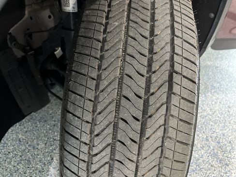 Used 2025 GMC Acadia Elevation image 32