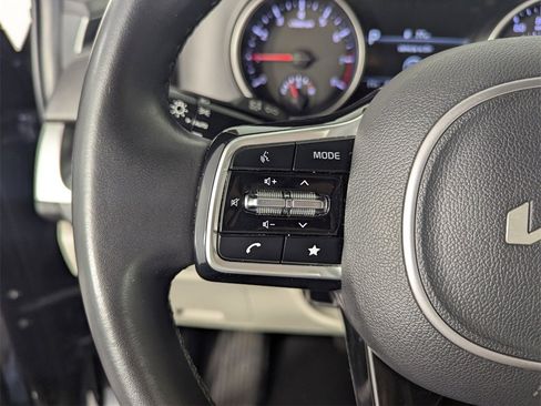 Used 2022 Kia Carnival LX image 22