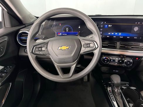 Used 2025 Chevrolet Trax LT image 12