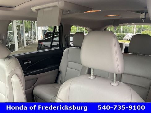 Used 2016 Honda Pilot Touring image 32
