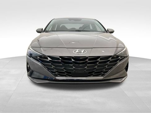 Used 2023 Hyundai Elantra Limited w/ Preferred Accessory Package FWD image 9