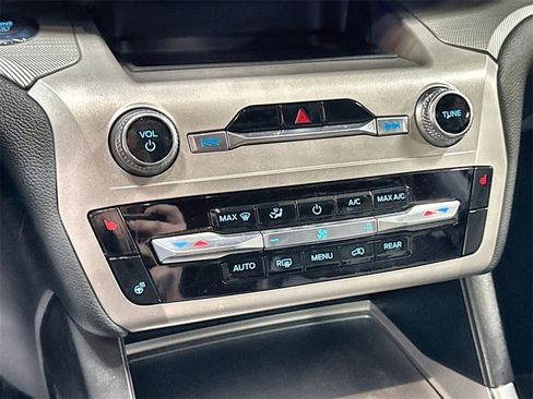 Used 2022 Ford Explorer XLT w/ Equipment Group 202A image 21