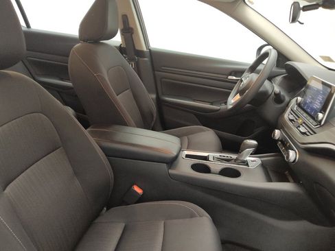 Used 2025 Nissan Altima 2.5 SV FWD image 21
