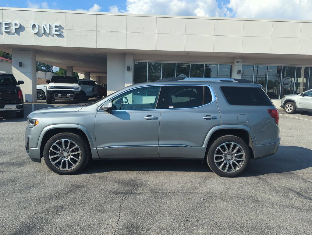 Used 2023 GMC Acadia Denali w/ Denali Ultimate Package AWD/4WD image 3