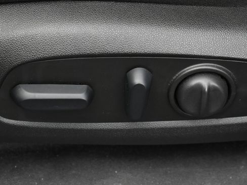 Used 2024 Chevrolet Equinox LT image 13