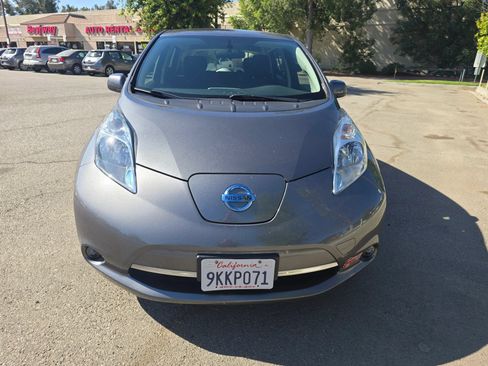 Used 2017 Nissan Leaf S w/ Charge Package FWD image 2