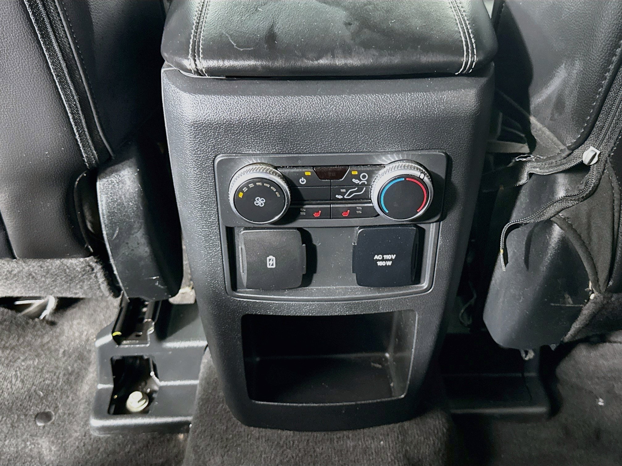 Used 2023 Ford Explorer Limited w/ Equipment Group 301A AWD/4WD image 27