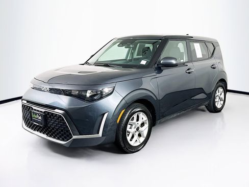Used 2025 Kia Soul LX w/ LX Technology Package image 3