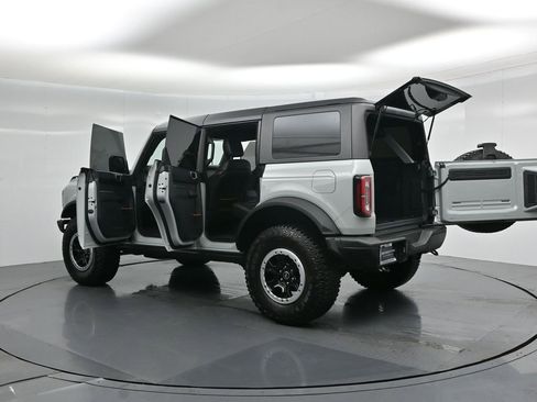 Used 2024 Ford Bronco Badlands w/ Sasquatch Package image 36