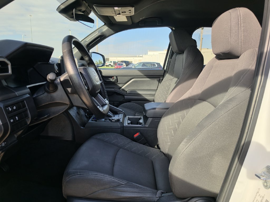 Used 2025 Toyota Tacoma SR5 AWD/4WD image 26
