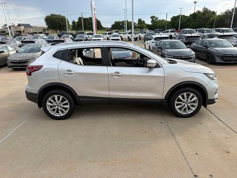 Used 2022 Nissan Rogue Sport SV w/ Technology Package AWD/4WD image 6