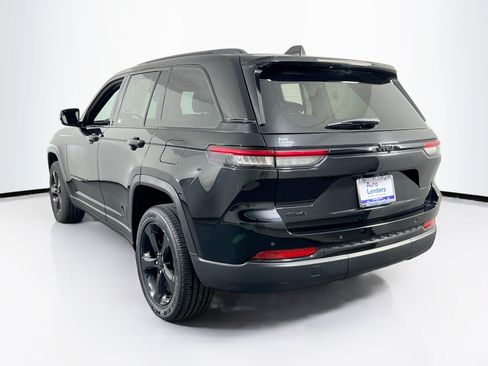 Used 2023 Jeep Grand Cherokee Altitude AWD/4WD image 7