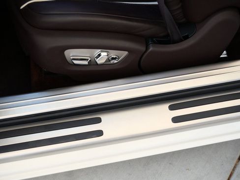 Certified 2018 Rolls-Royce Dawn image 9