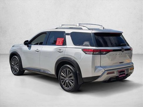 Certified 2022 Nissan Pathfinder SL w/ SL Premium Package FWD image 8