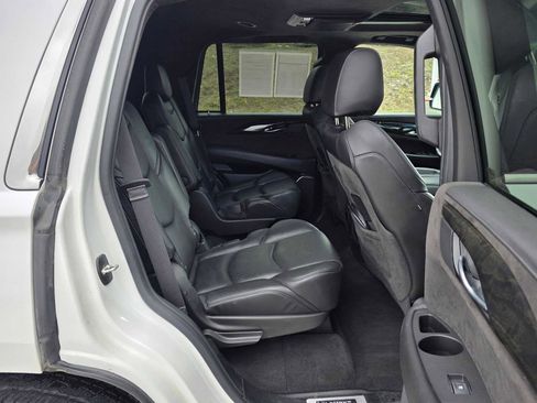 Used 2020 Cadillac Escalade Platinum AWD/4WD image 12