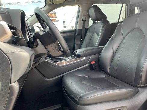 Used 2023 Toyota Highlander Limited AWD/4WD image 8