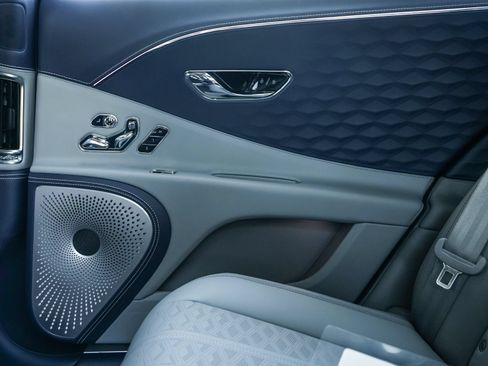 New 2025 Bentley Flying Spur Plug-In Hybrid AWD/4WD image 24