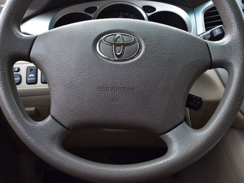 Used 2005 Toyota Highlander 4WD V6 w/ 3rd Row image 28