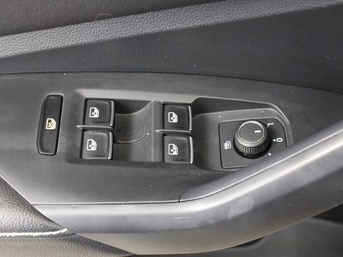 Certified 2023 Volkswagen Jetta SE FWD image 17