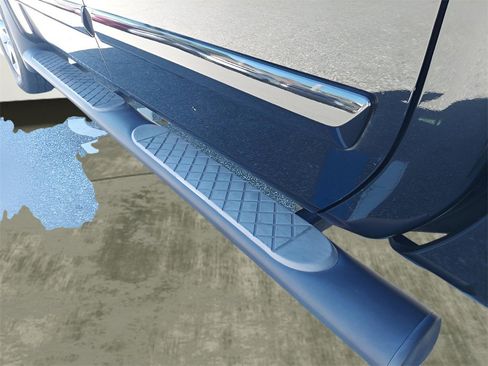 Used 2015 Nissan Titan SV w/ SV Value Truck Package image 9