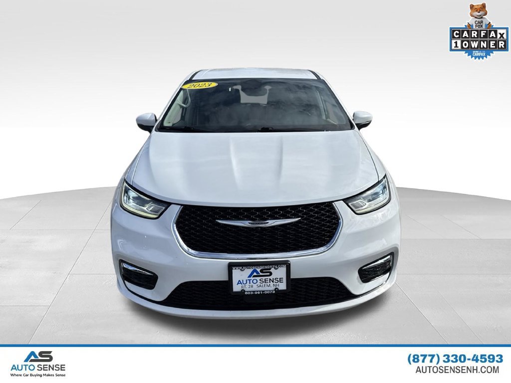 Used 2023 Chrysler Pacifica Touring-L FWD image 12