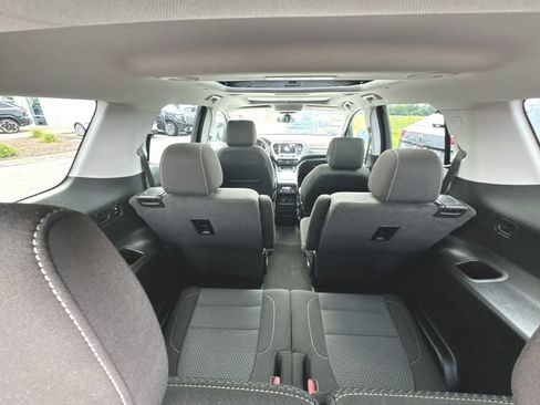 Used 2023 GMC Acadia SLE w/ Driver Convenience Package FWD image 20