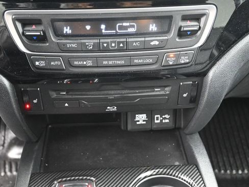 Used 2021 Honda Pilot Touring image 15