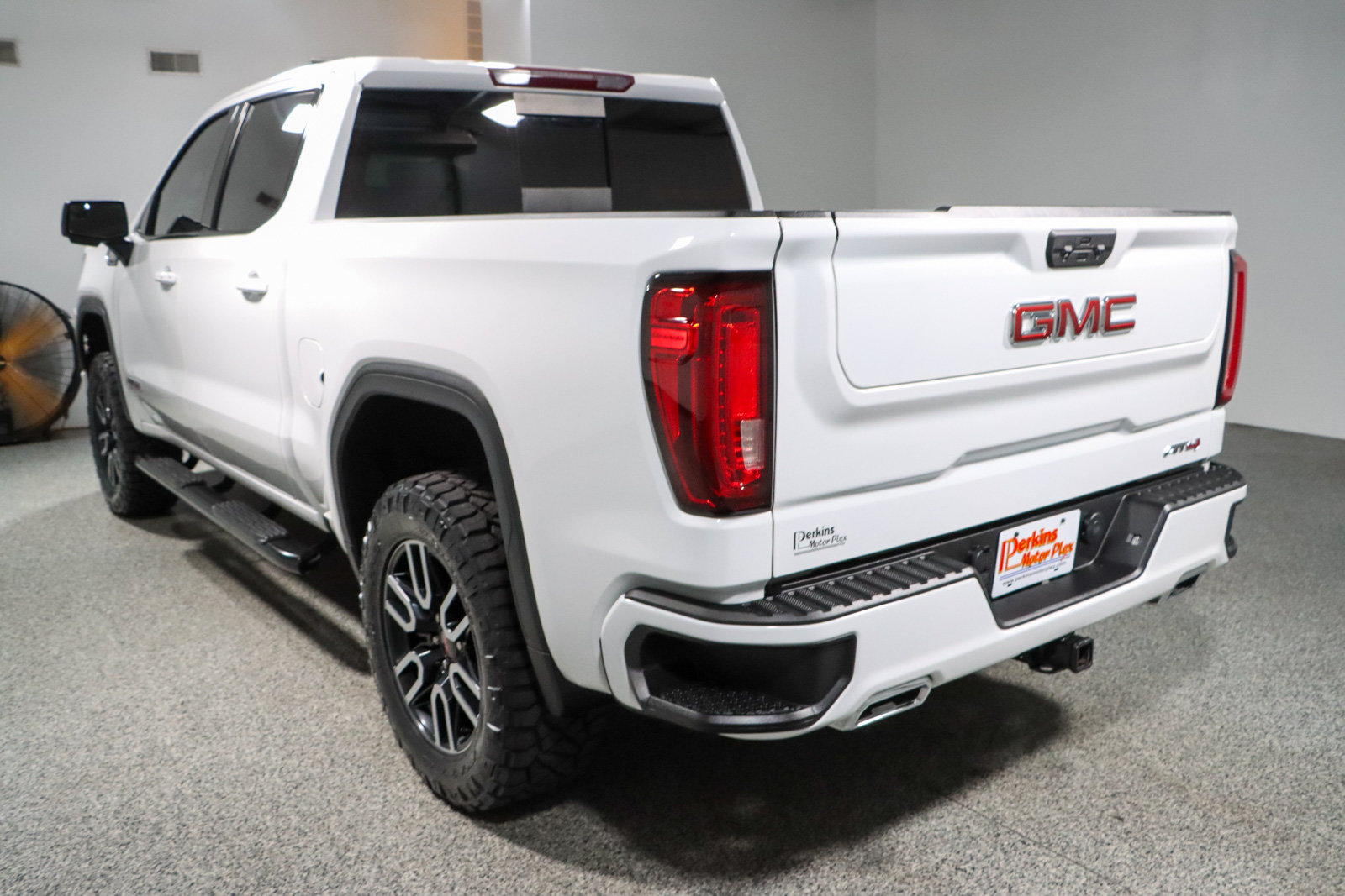 Used 2022 GMC Sierra 1500 AT4 w/ AT4 Preferred Package AWD/4WD image 10