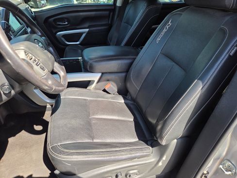 Used 2019 Nissan Titan PRO-4X w/ Pro-4x Convenience Package AWD/4WD image 9