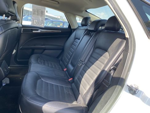 Used 2018 Ford Fusion SE w/ Equipment Group 602A FWD image 17