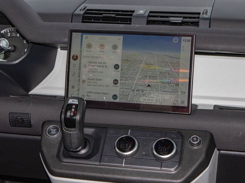 Used 2022 Land Rover Defender 110 SE image 22