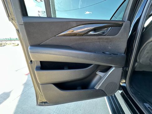 Used 2017 Cadillac Escalade ESV Platinum image 40