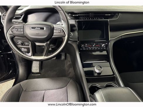 Used 2025 Jeep Grand Cherokee Laredo X w/ Luxury Tech Group I AWD/4WD image 15