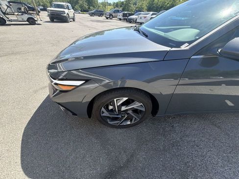Used 2024 Hyundai Elantra SEL w/ Convenience Package FWD image 10