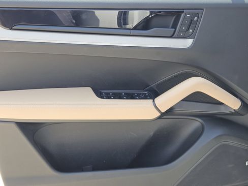 Certified 2024 Porsche Cayenne AWD/4WD image 22