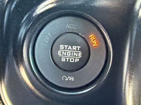 Used 2022 Jeep Wrangler Unlimited Rubicon w/ Cold Weather Group AWD/4WD image 26