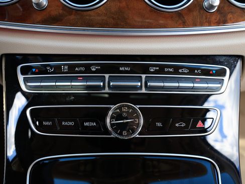 Used 2017 Mercedes-Benz E 300 4MATIC image 34