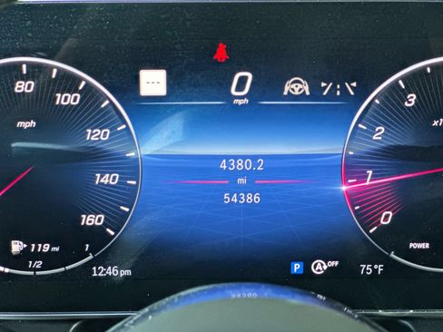 Used 2023 Mercedes-Benz GLC 300 4MATIC image 32