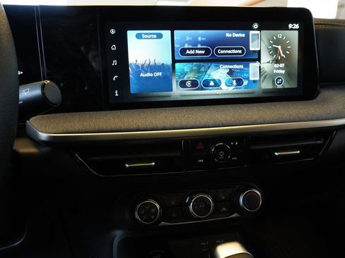 Used 2025 Nissan Kicks SV w/ SV Premium Package image 19