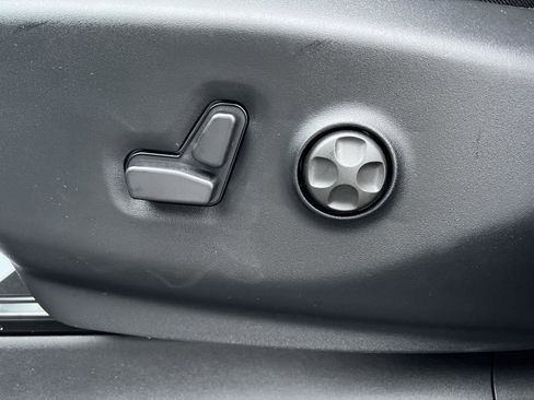 New 2026 Chrysler Pacifica Select image 16