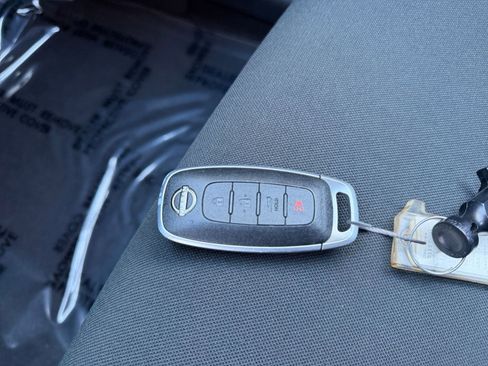 Used 2025 Nissan Versa SV image 21